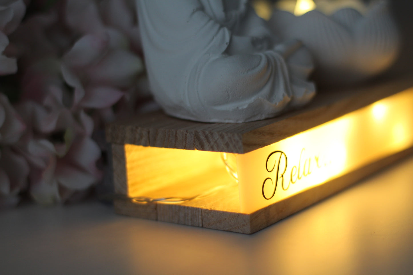 Raysin Teelichthalter / Leuchtdeko Lotus mit Buddha