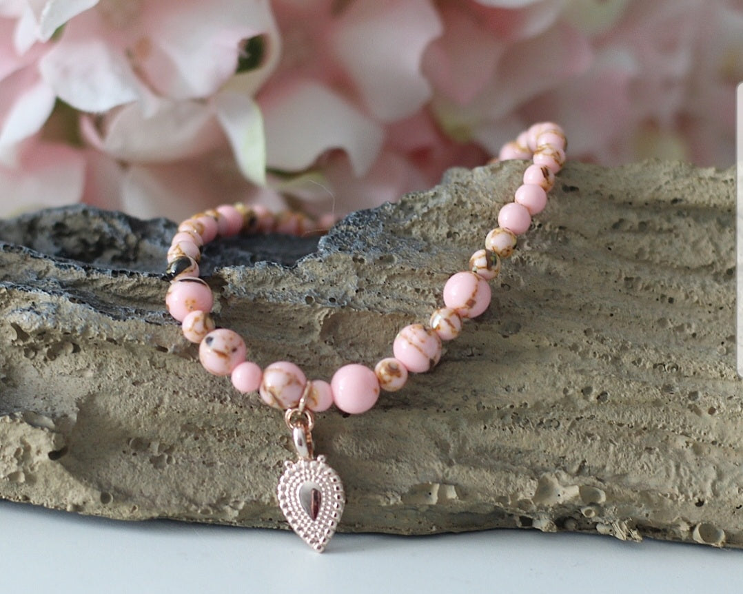 Perlenarmband rosa mit Anhänger