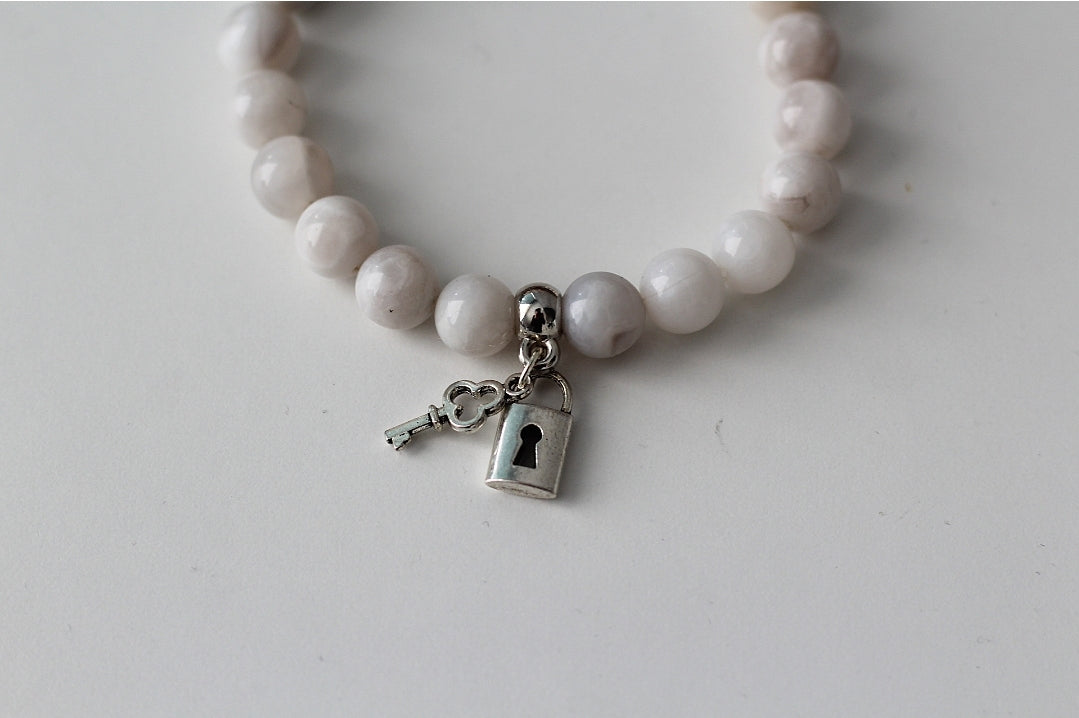 Edelsteinarmband weißer Achat mit Anhänger