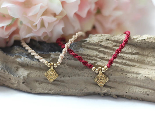 Makramee Armband mit Messinganhänger