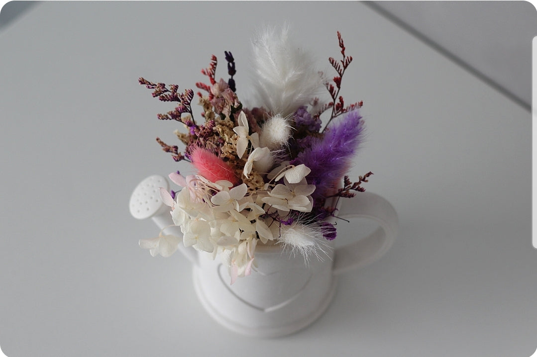 Raysin Gießkanne mit Trockenblumen