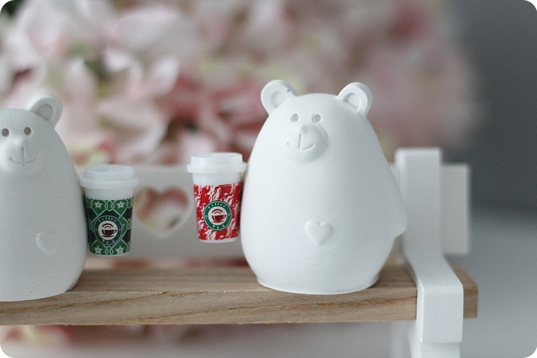 Parkbank mit Bärchen "Kaffeebecher"